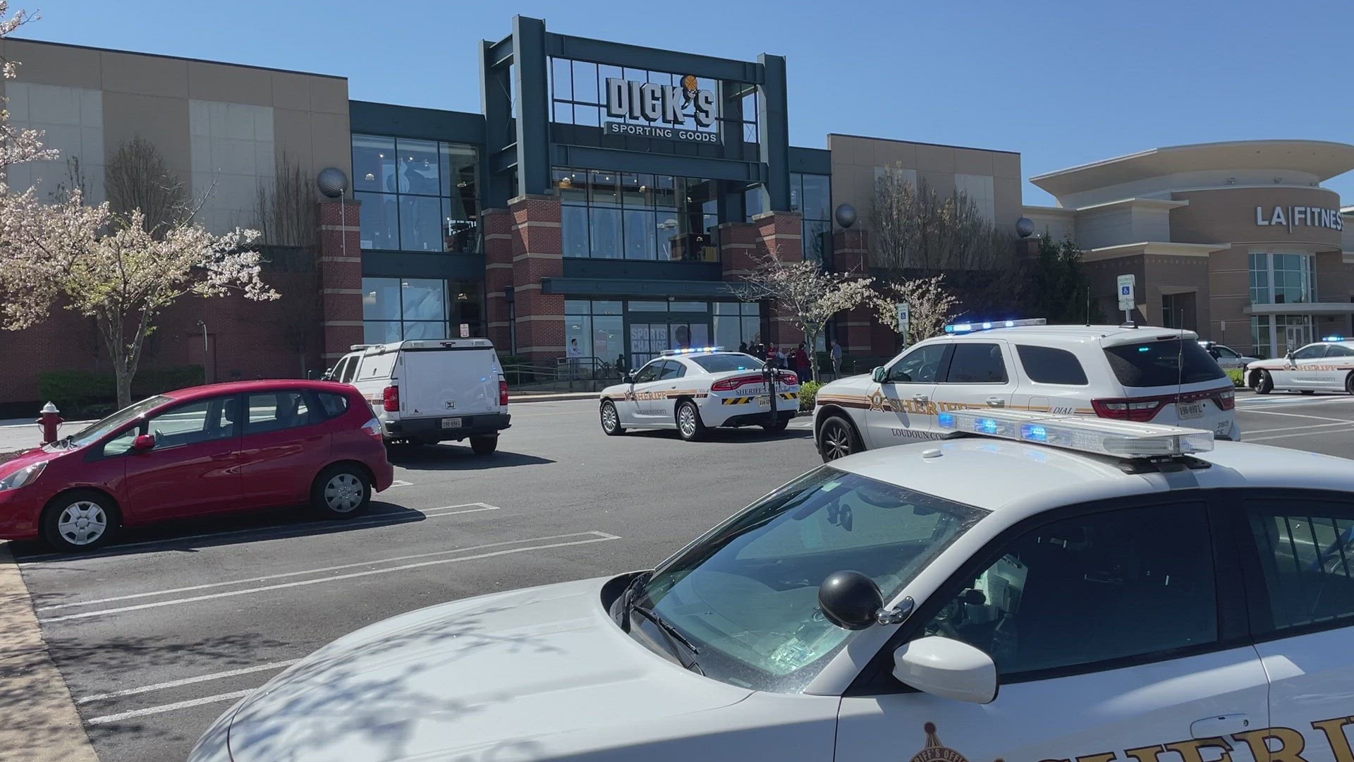 Shooting at Dulles Town Center in Sterling, VA