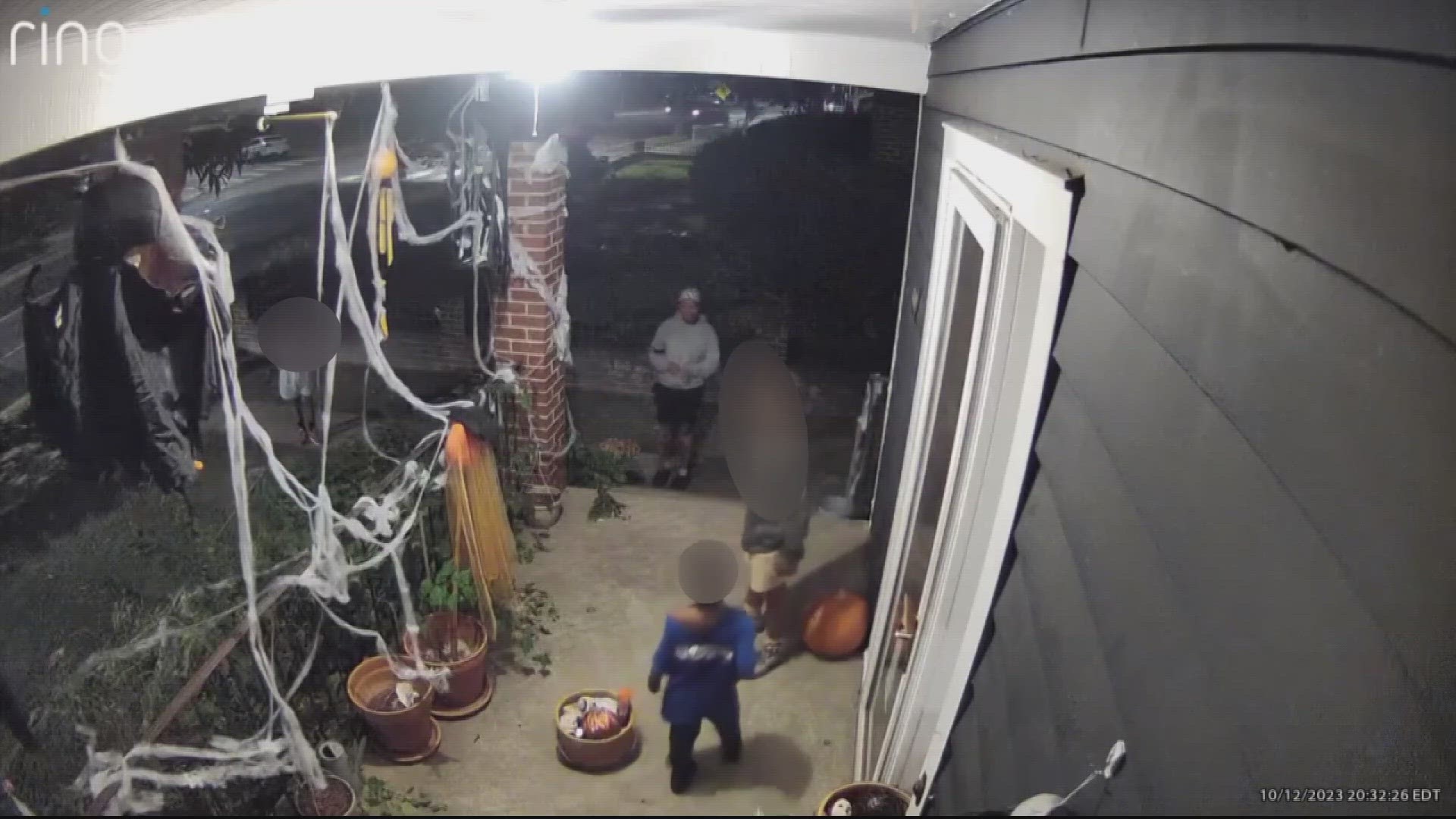 Kids Caught On Camera Stealing Halloween Decorations Return Them ...