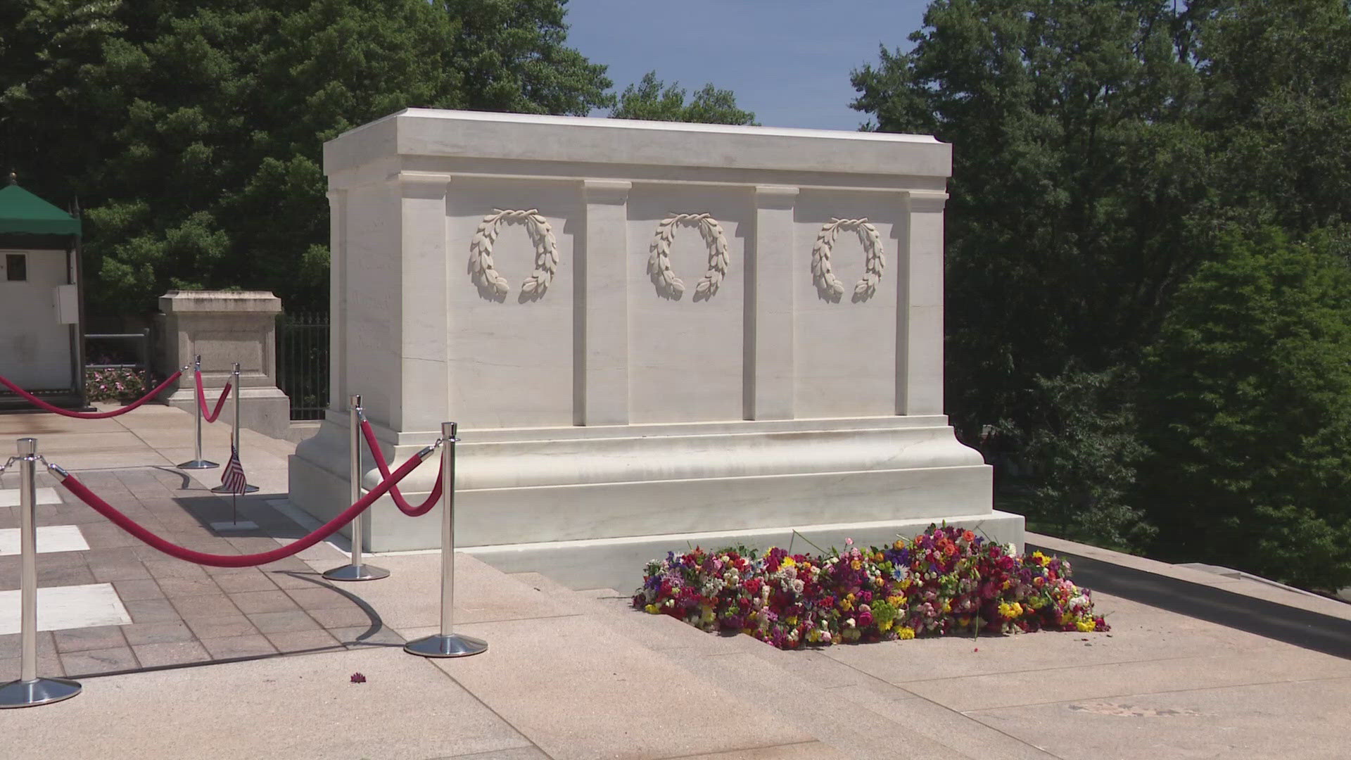 A former president paid his respects to the fallen soldiers at Alexandria National Cemetery on Saturday.