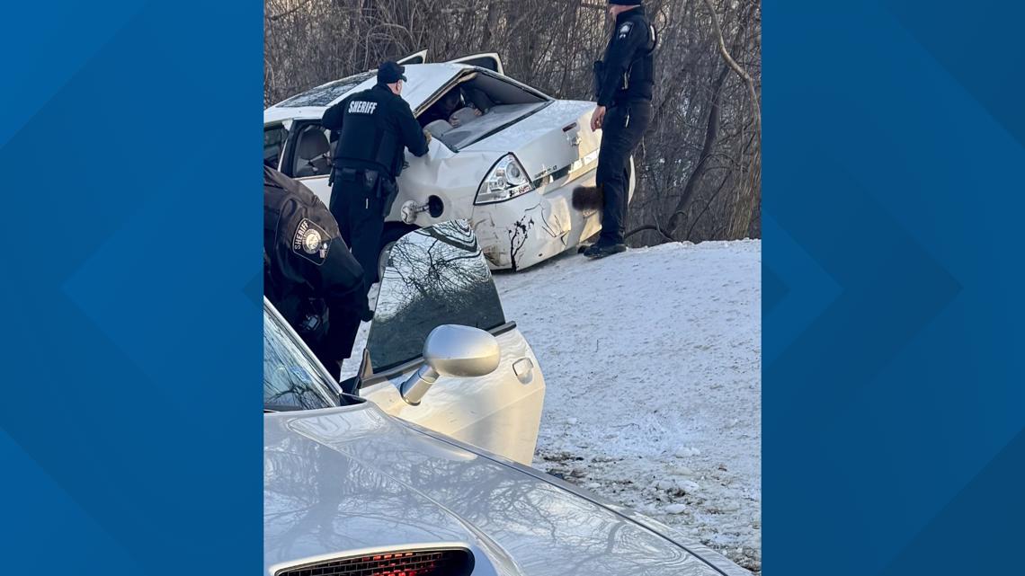 Driver in stolen vehicle leads deputies on chase, reaches speeds of 120 ...