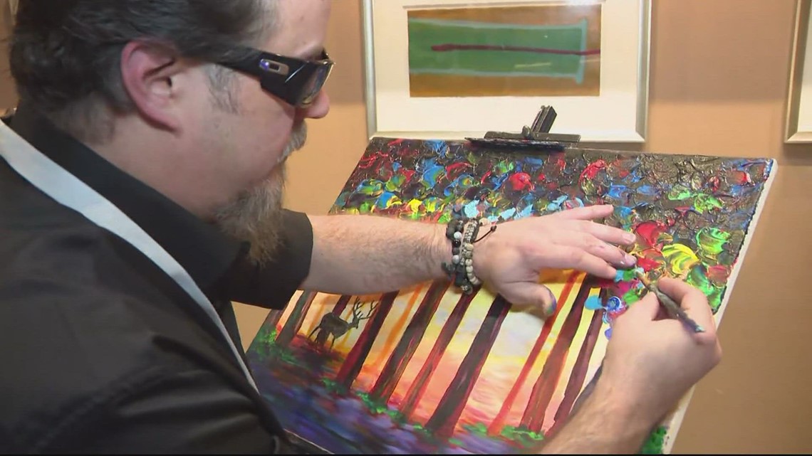 盲人艺术家通过自己的作品教导和激励他人