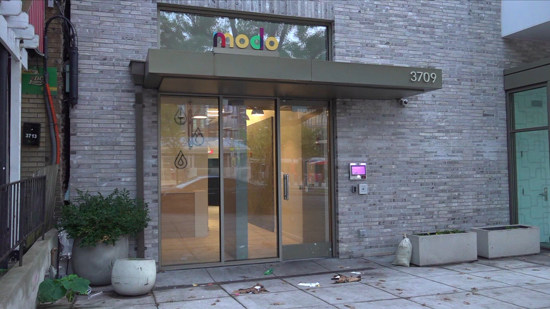 Police search for man who was 'overpowered by customers' during ...