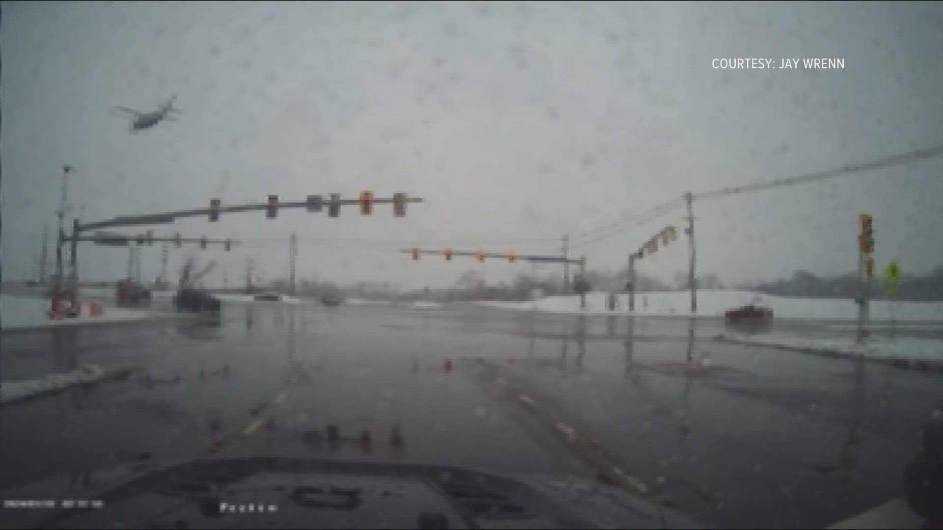 Plane that took off from Dulles makes emergency landing on Loudoun County Parkway