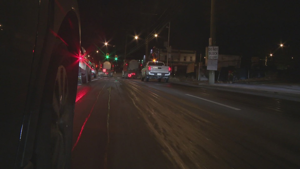 DC crews treat roads ahead of this weekend's winter storm