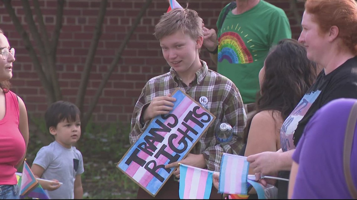 Fairfax County Schools reject Youngkin transgender policies - Vimarsana News