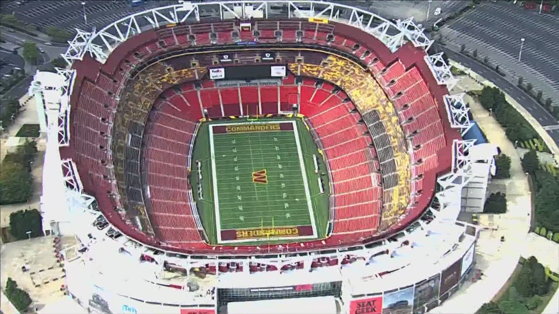 FedEx Field nearly empty for second half of Redskins-Chiefs game