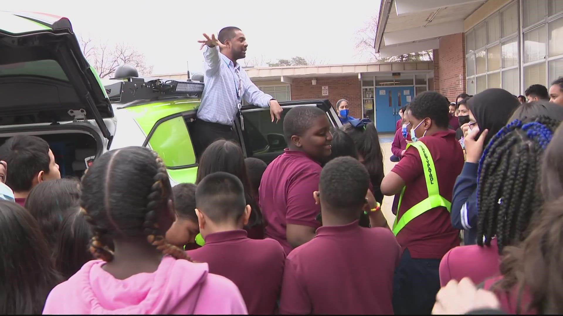 Meteorologist Chester Lampkin took Eco9 over to James McHenry Elementary School in Maryland.