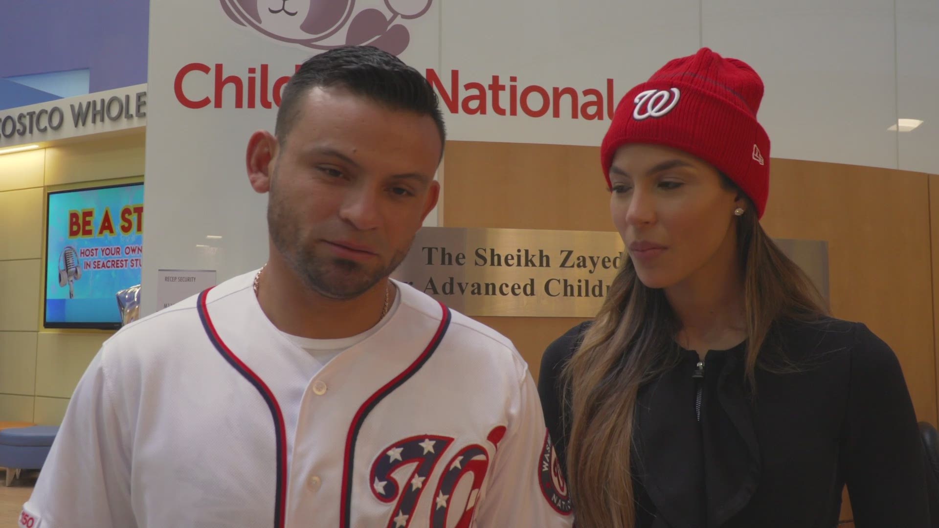Gerardo Parra and his wife visited Children's National Hospital to spread some joy before the World Series.