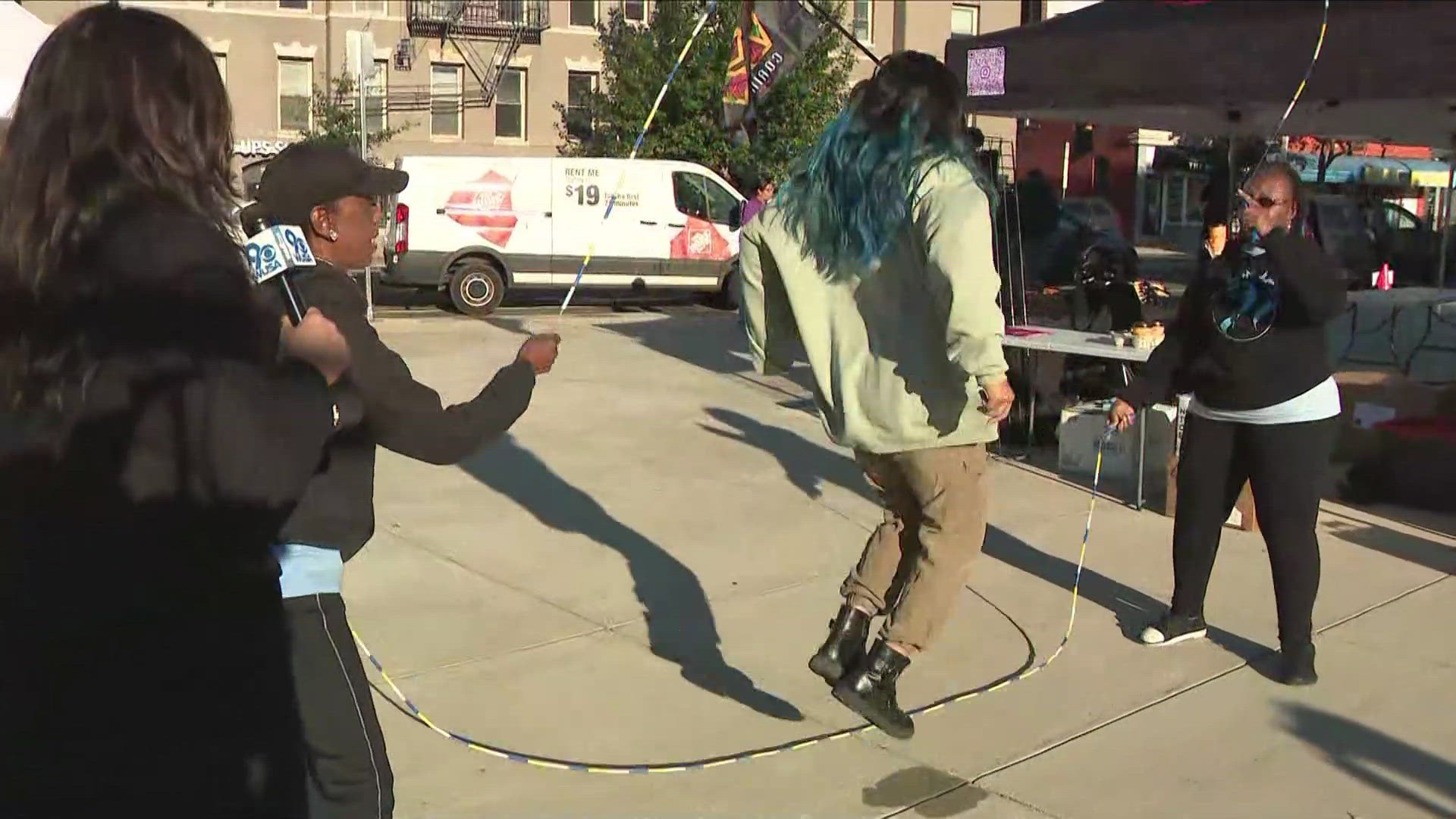 D.C. Jumpers teach WUSA9's Jacqueline Quynh to jump rope.