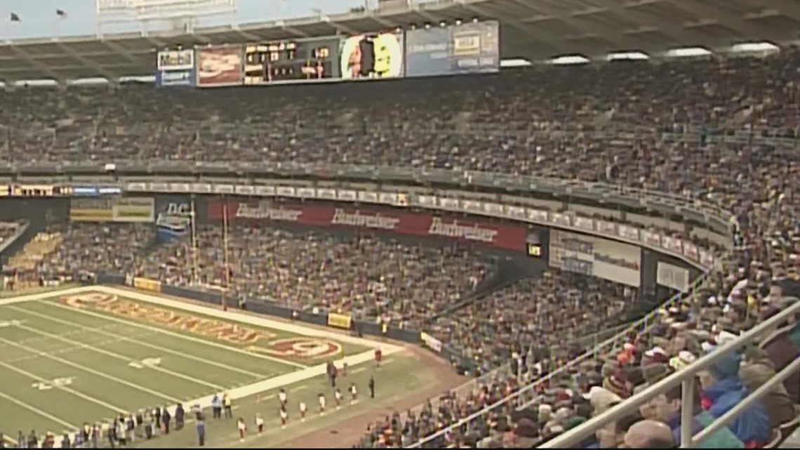 NFL's Washington Redskins told to come 'home' by D.C. mayor