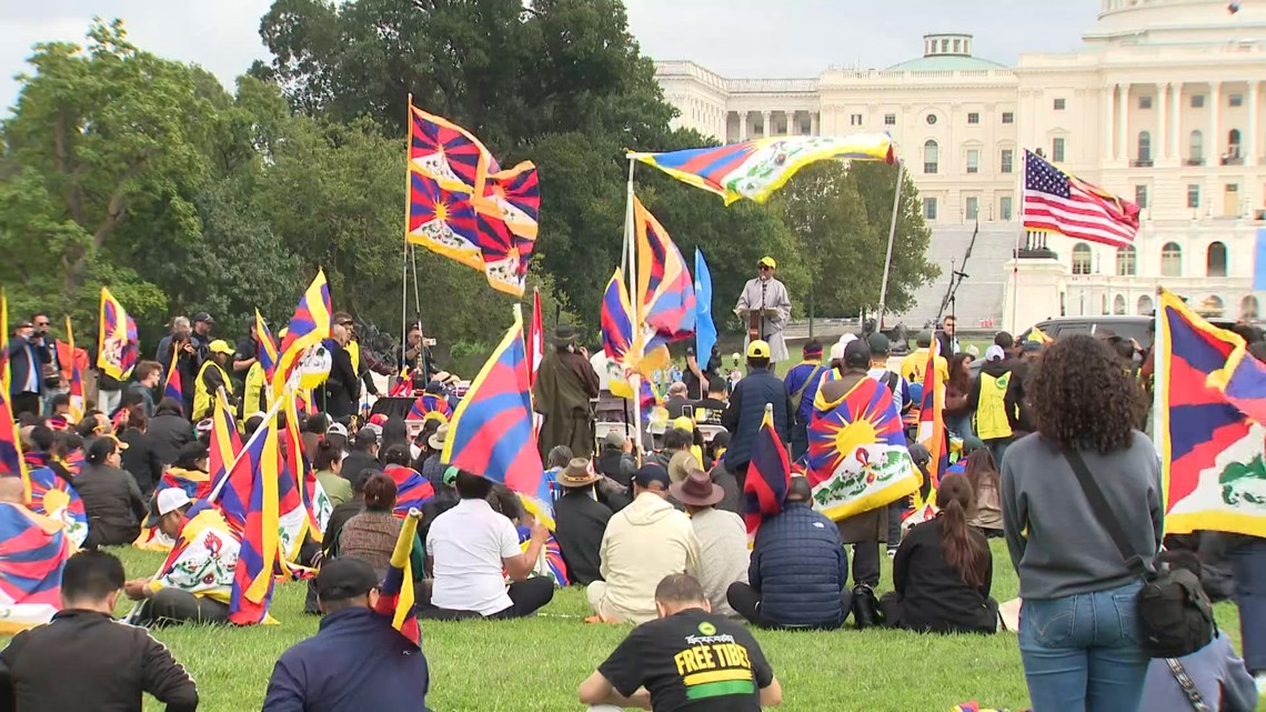 Protesters Drown Out Xi Jinping's White House Welcome With Chants for Freedom