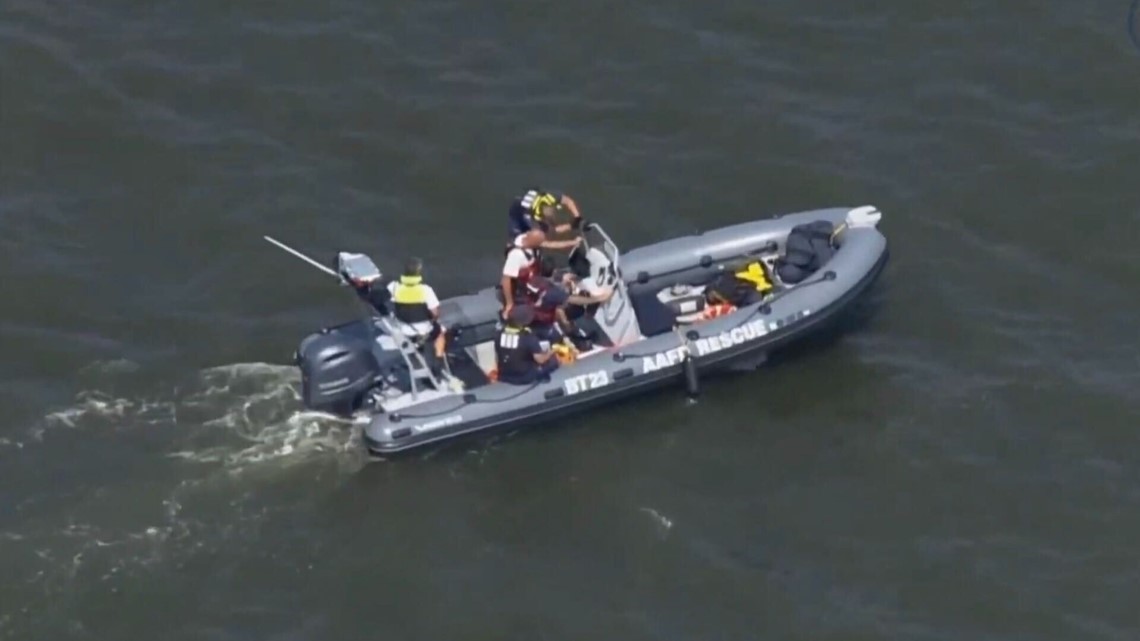 South River Boat Crash: Search underway for missing person | wusa9.com