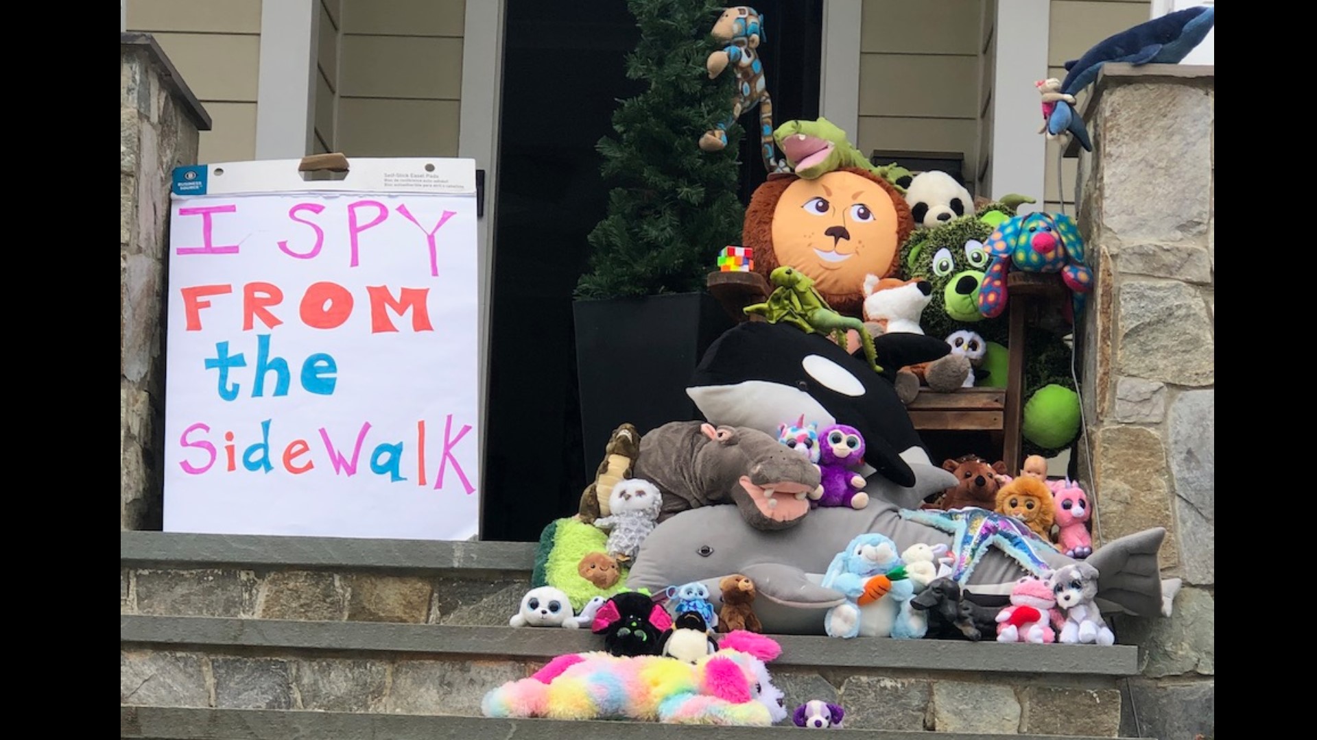 Mom creates I SPY on porch to entertain neighbors with young children.