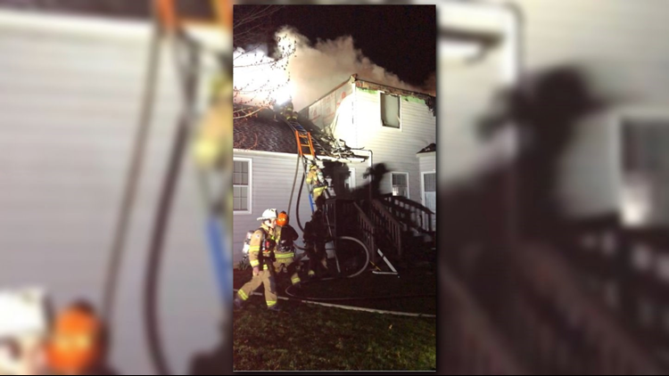 Firefighter injured in Centreville house fire