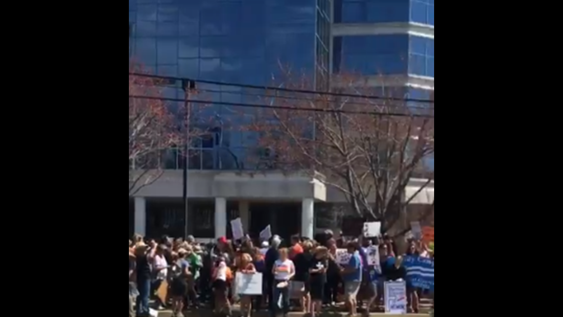 Students protest outside NRA headquarters in Fairfax | wusa9.com