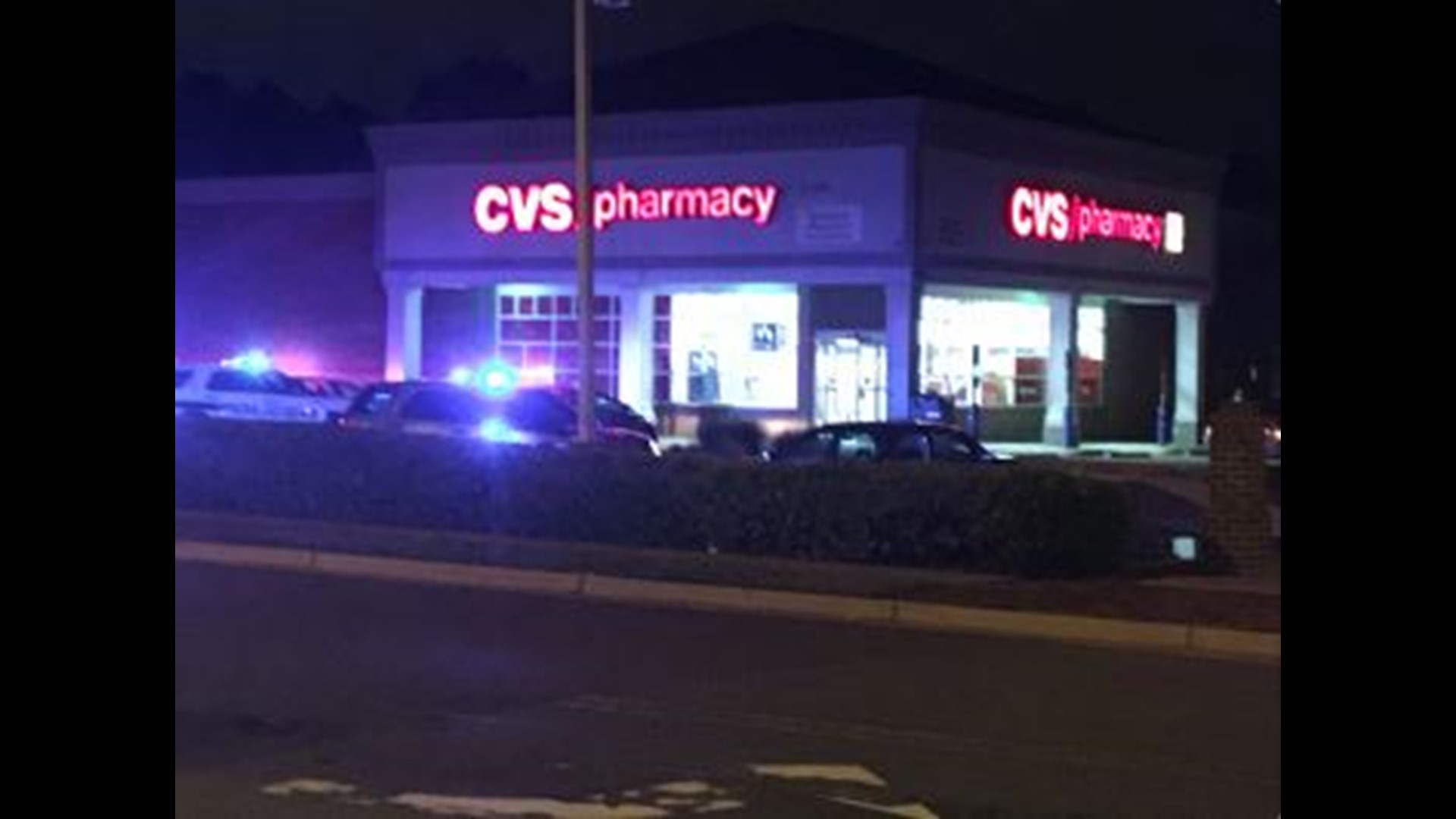 Employee assaulted during CVS robbery in Alexandria