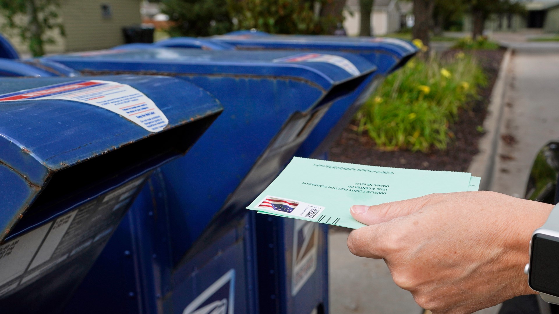 when are mail in ballots counted virginia