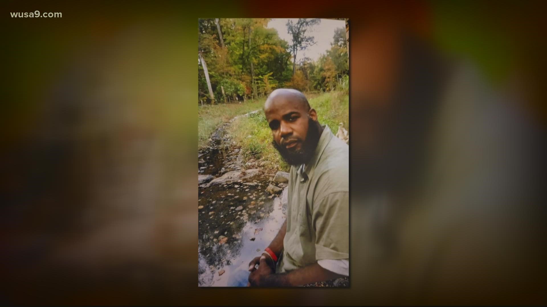 911 calls show a possible 30-minute delay in getting police on the scene to help and the man's family believes his death could have been prevented.