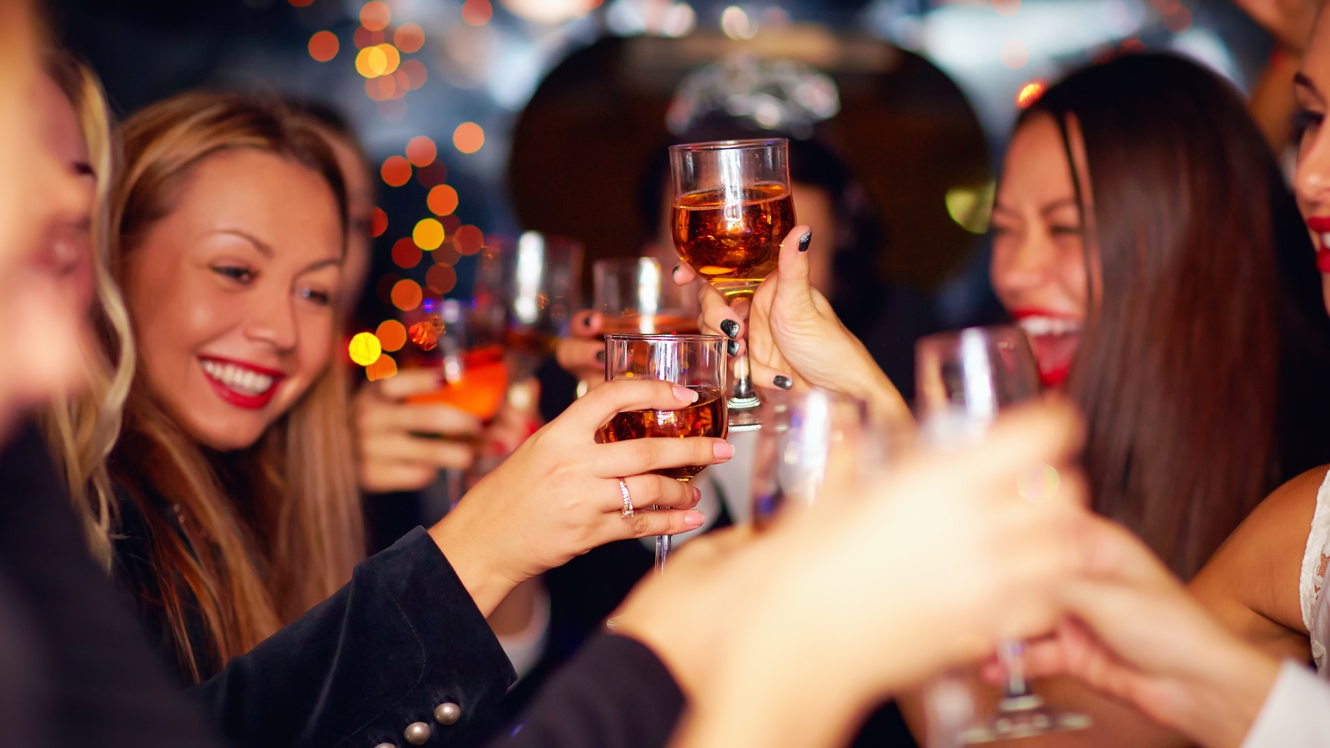 Fact-check: Is the WHO banning women from drinking alcohol? | wusa9.com
