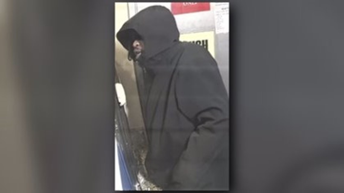 CAUGHT ON CAM: Suspect flees after armed robbery on NE DC | wusa9.com