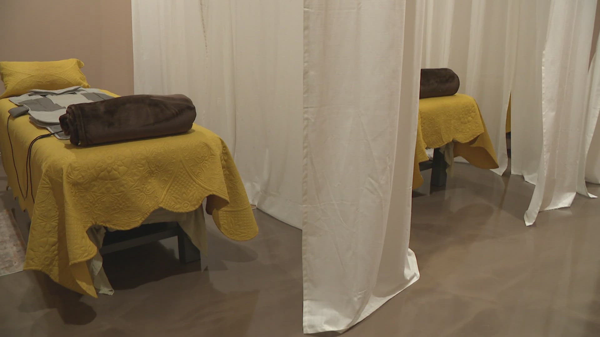 US immigration authorities arrest Spanish-language news reporter in ...