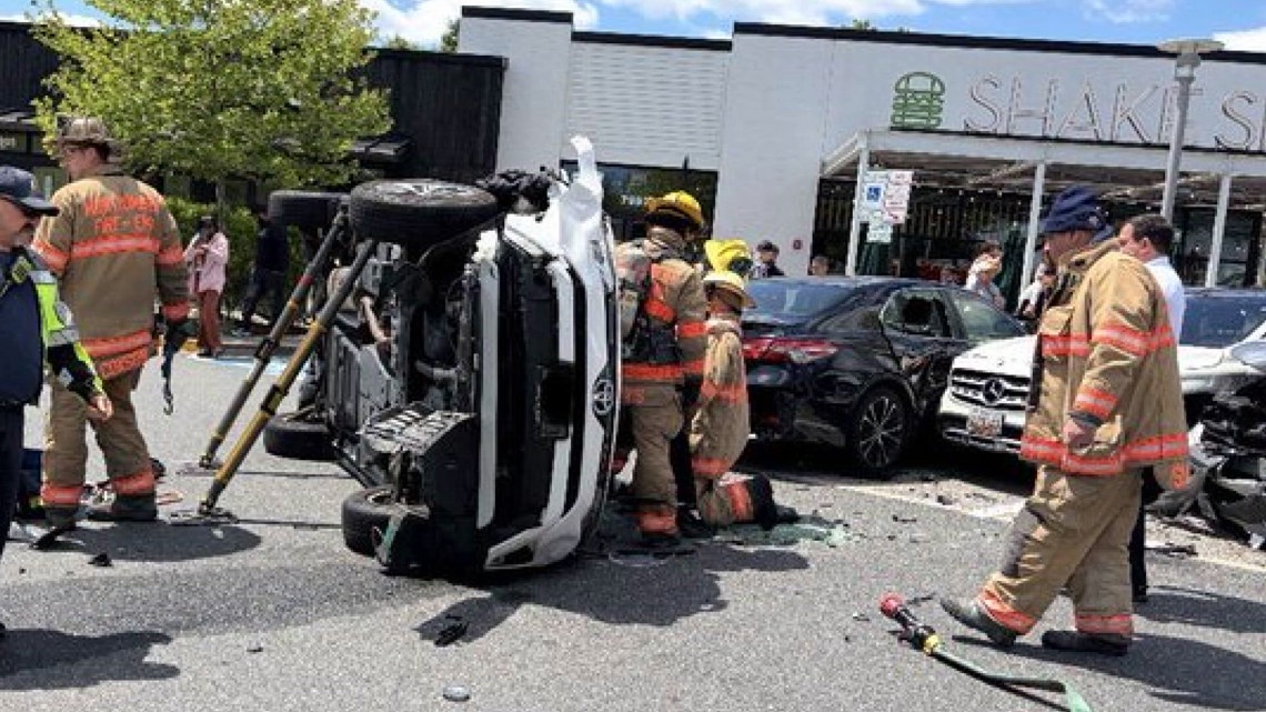 Driver loses control, strikes 7 cars in Montgomery County shopping center crash
