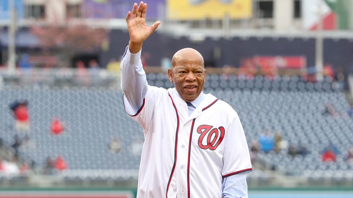 Civil rights leader John Lewis drops ceremonial puck with NHL's first black  player, Willie O'Ree, at Caps game