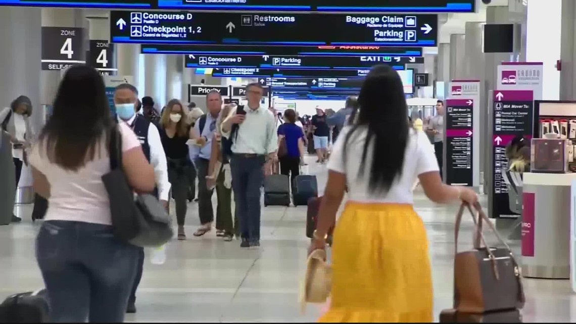 Flight cancellations during holiday weekend in DMV
