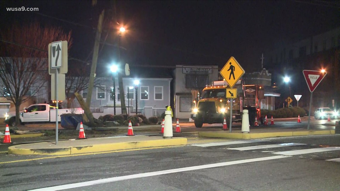 Stolen car crashes on Rhode Island Avenue