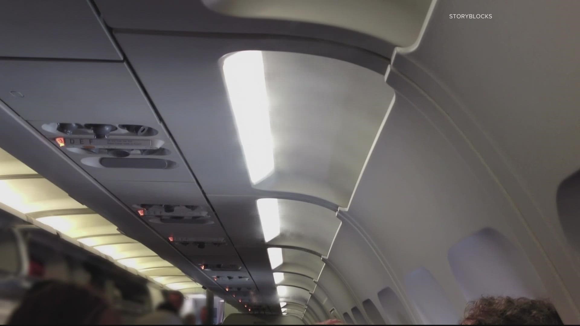 The FAA says airline carriers are not required to have air ventilation while passengers are boarding or disembarking.