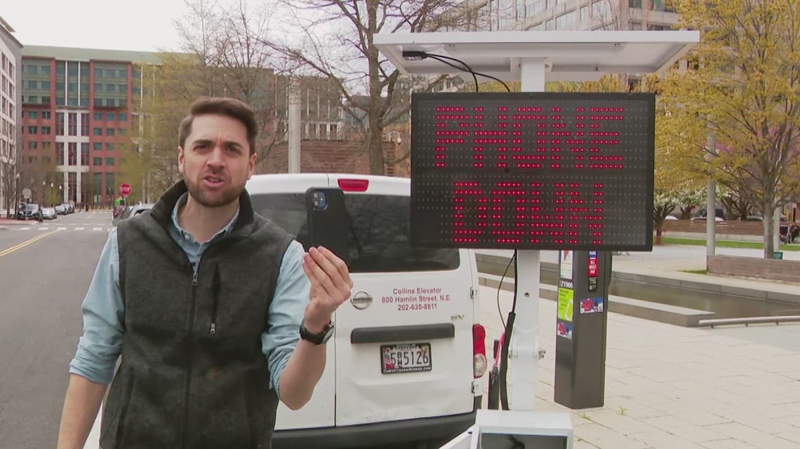 In DC new signs will target people using phones while driving - Vimarsana News