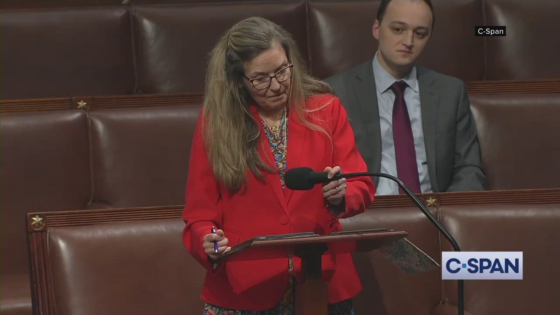 Jennifer Wexton delivers House speech with assistive device | wusa9.com