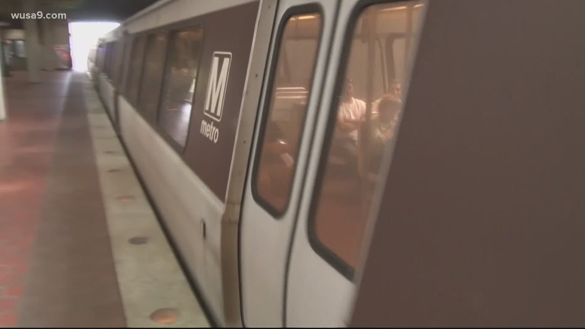 Pufók metró videó