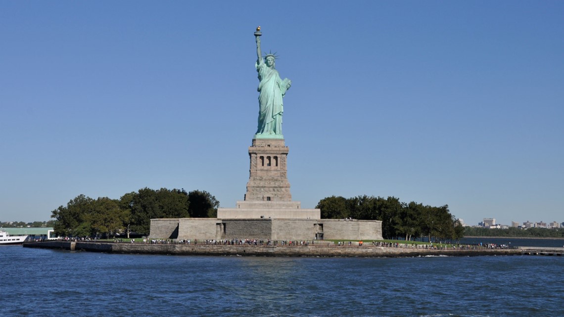 Lounging Lady Liberty making her way to Arlington - WTOP News