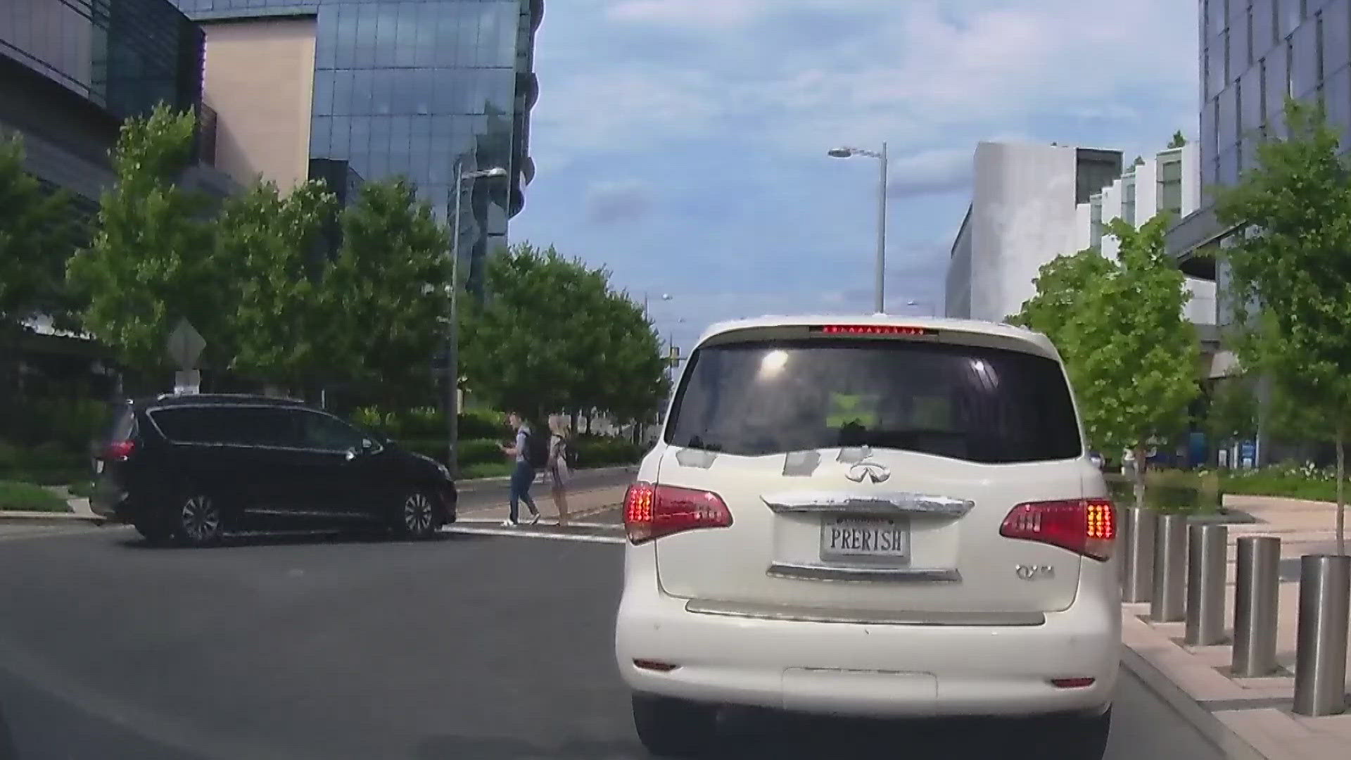 SHOCKING DASH CAMERA VIDEO SHOWS THE MOMENT TWO PEOPLE WERE HIT BY A VAN WHILE WALKING ALONG A CROSSWALK IN TYSONS VIRGINIA.