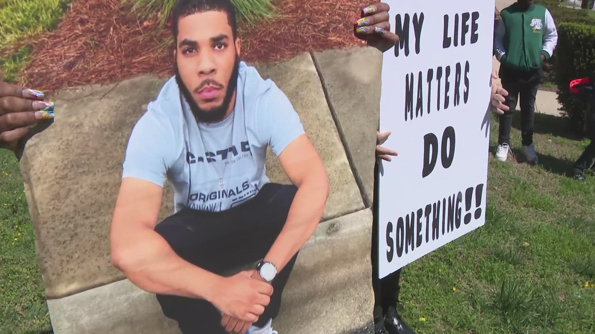 Kristian Stewart's mother traveled to D.C.'s First District Police Department to protest the investigation into her son's killing.