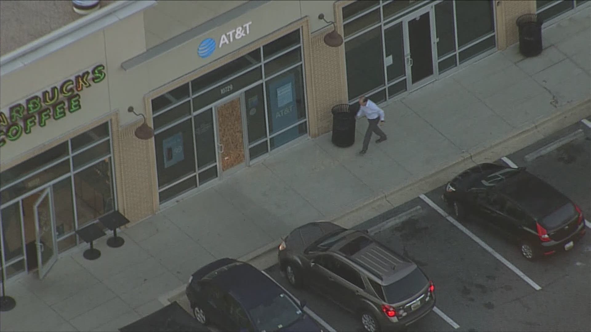 Montgomery County Police are investigating a smash and grab burglary incident that happened at an AT&T store in Silver Spring.