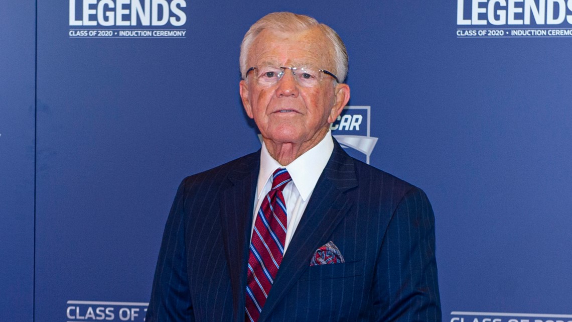 Joe Gibbs honored at Super Bowl LIV for Redskins success