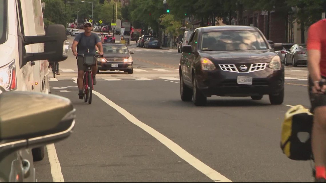 VERIFY | How should cars and cyclists handle right-turns in DC?