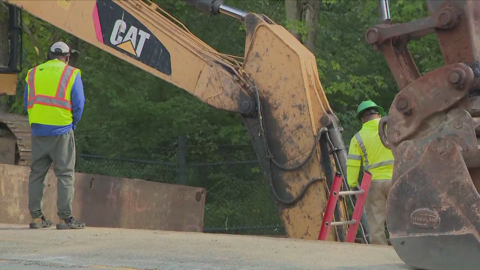 Crews replaced an aging water main.