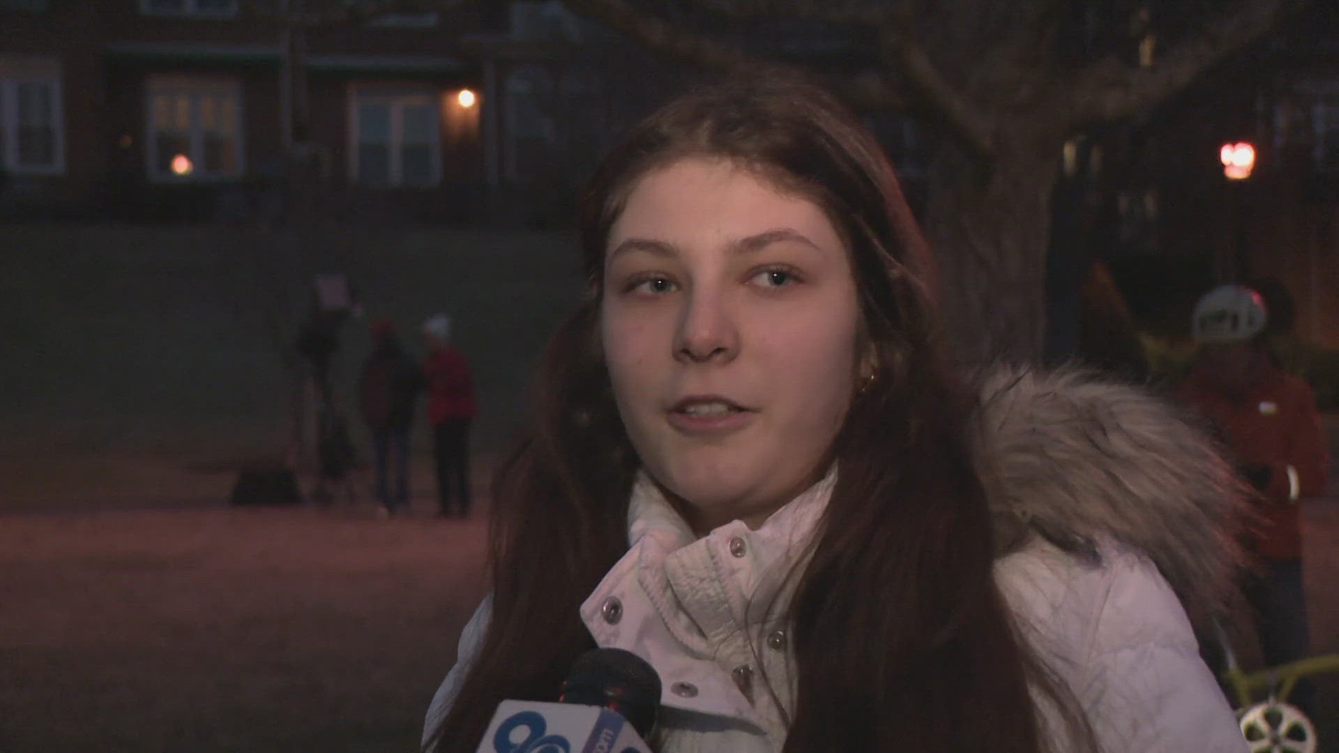 Community gathers in Alexandria for plane crash vigil | wusa9.com