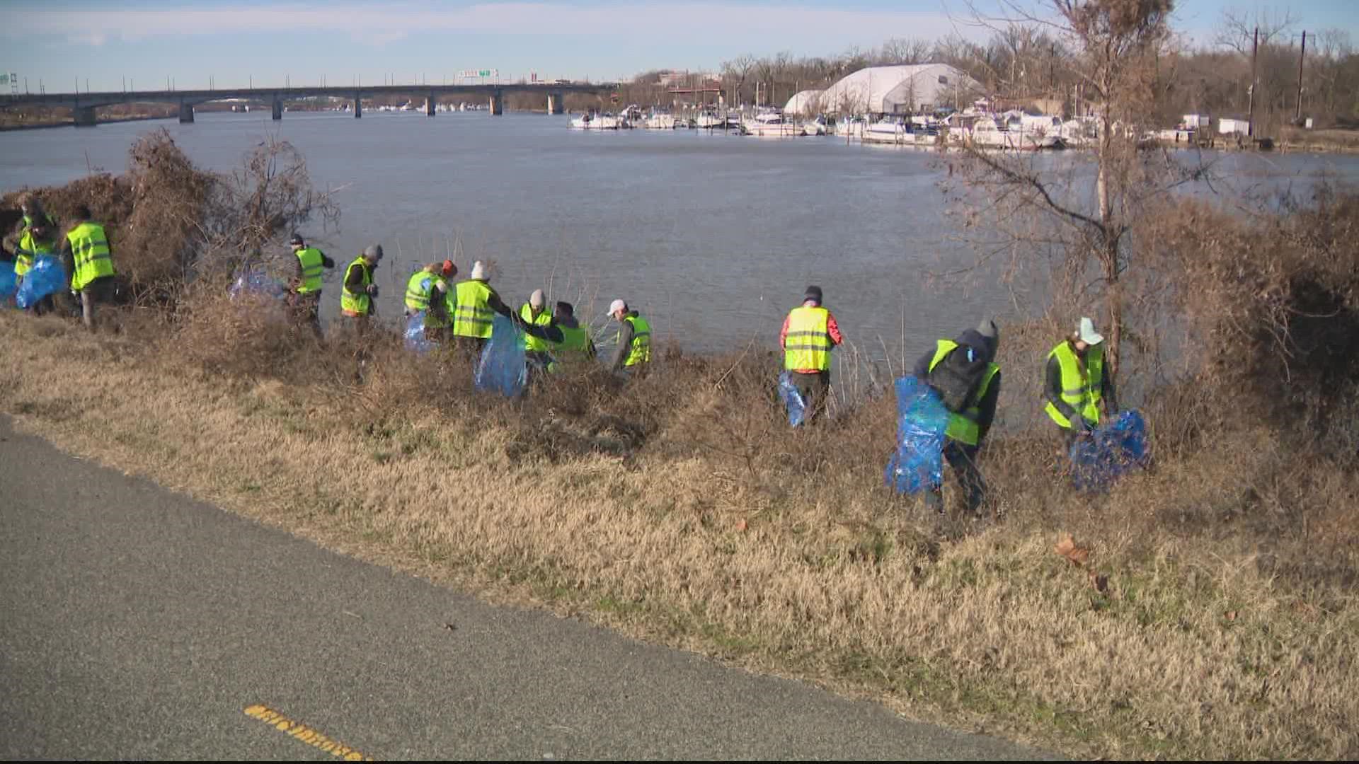 SCA and NPS met up on Martin Luther King Jr. Day to spend part of their day cleaning up trash along the Anacostia River and spread out across the coastline.