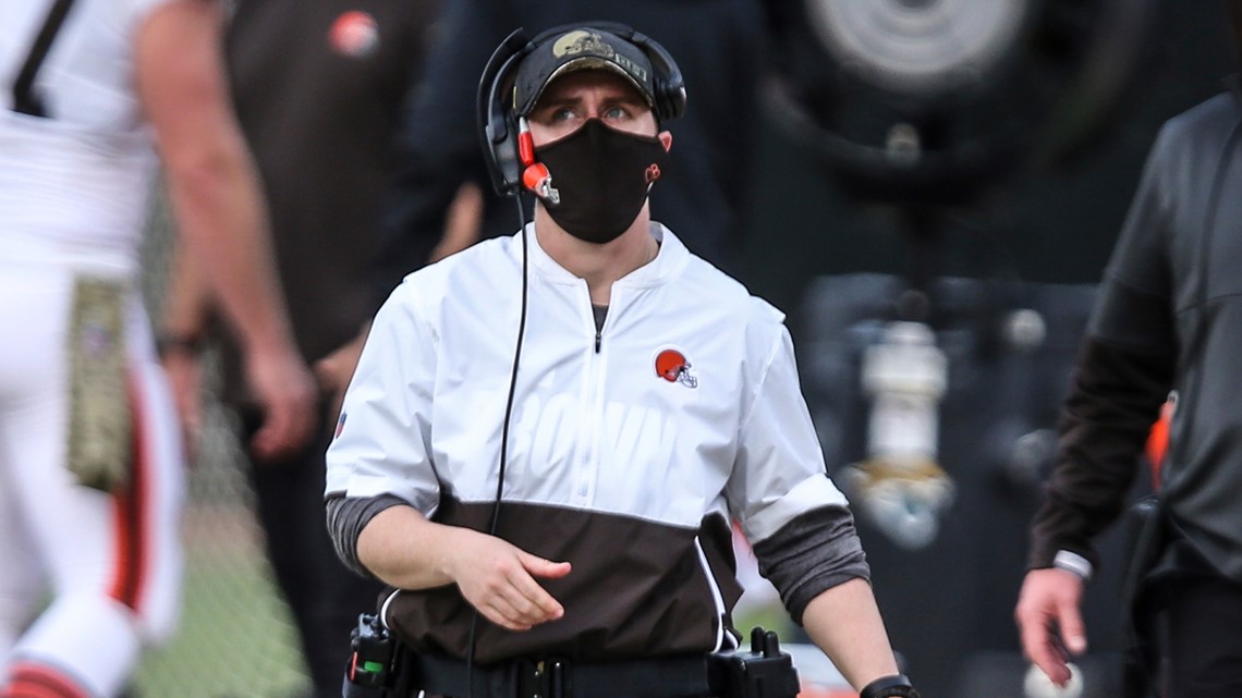 Callie Brownson of the Cleveland Browns is first female position coach in  NFL game