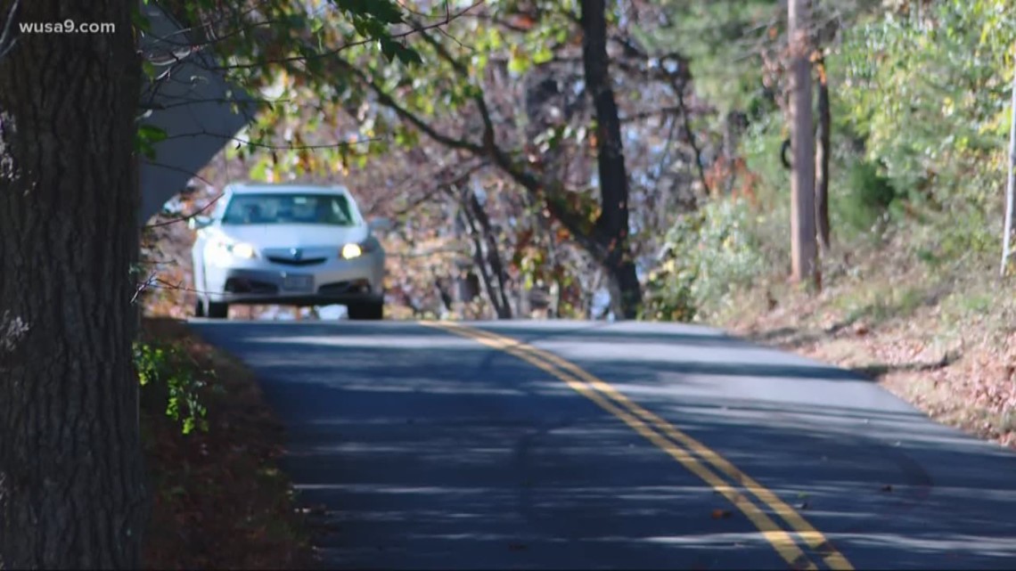 5 teens involved in car crash in Oakton, leaving 1 dead and 1 in