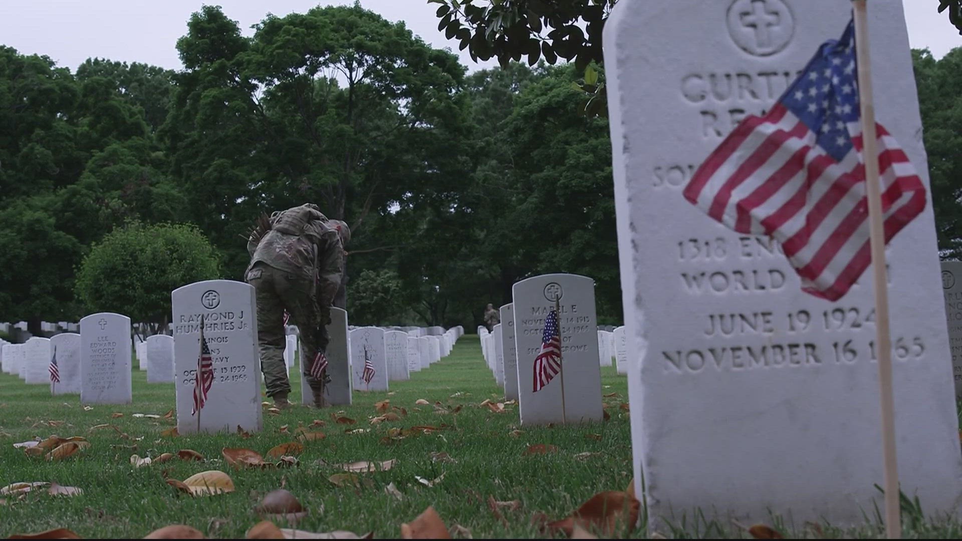 An organization is looking for volunteers to lay flowers at Arlington National Cemetery.