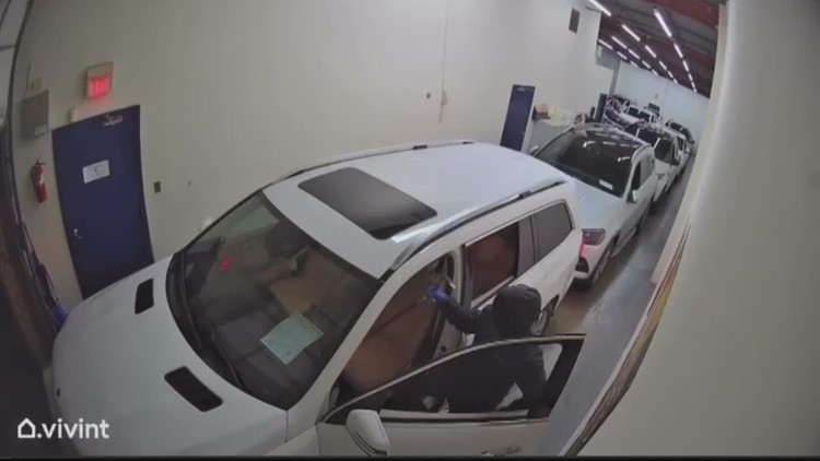 VIDEO: Thieves steal four luxury cars after breaking into dealership