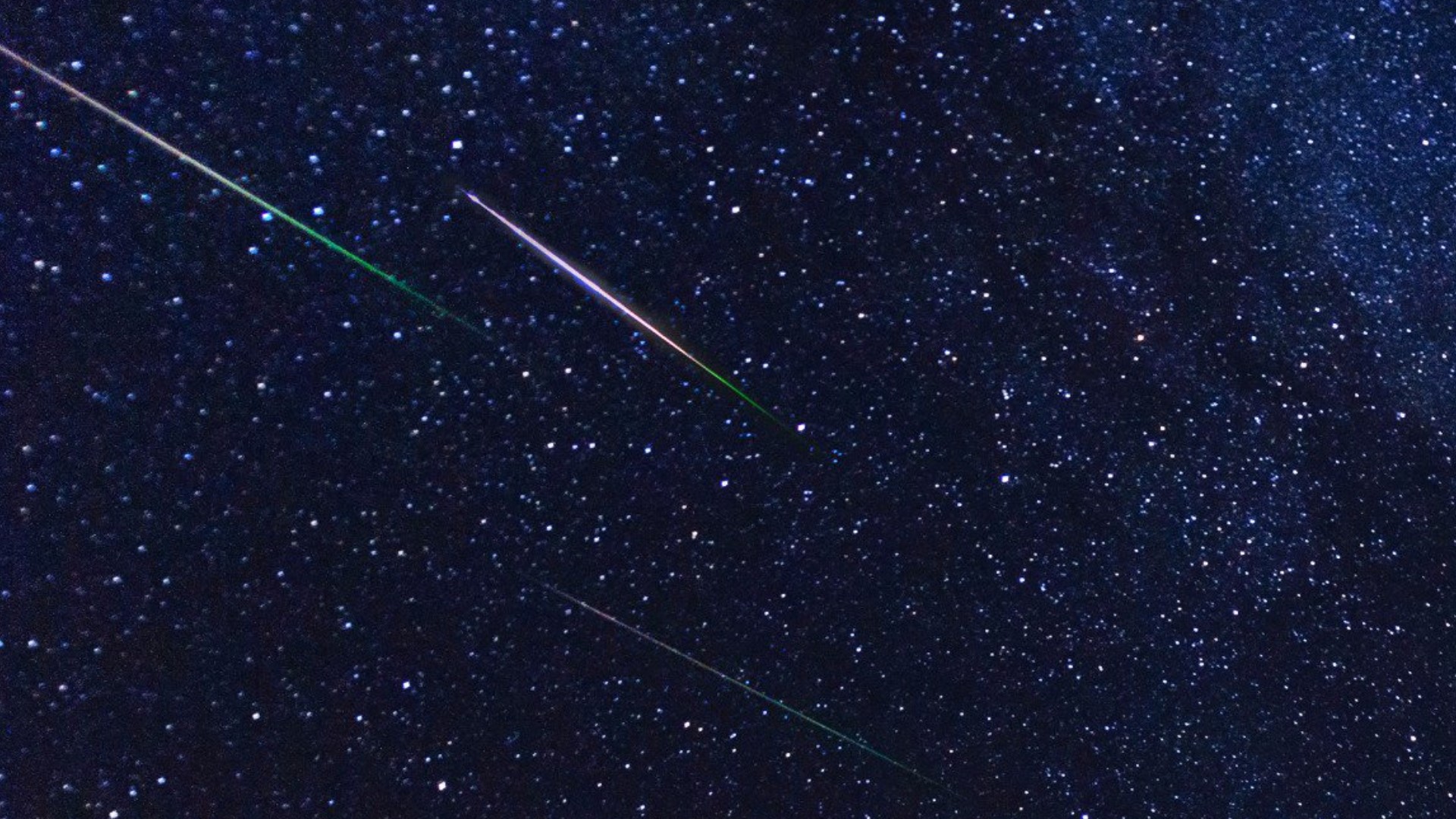 Multiple cameras capture fireball in the sky as it soars through our atmosphere