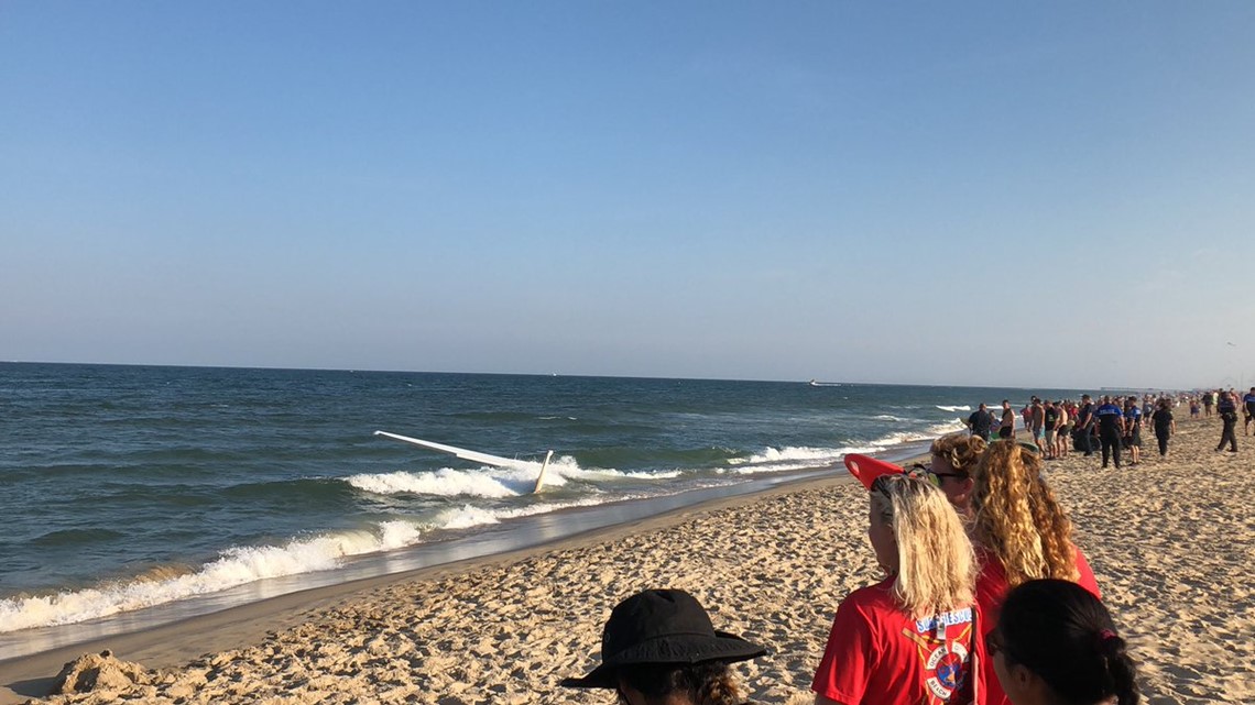 Plane crashes in water near Ocean City, Maryland beach ile ilgili gÃ¶rsel sonucu