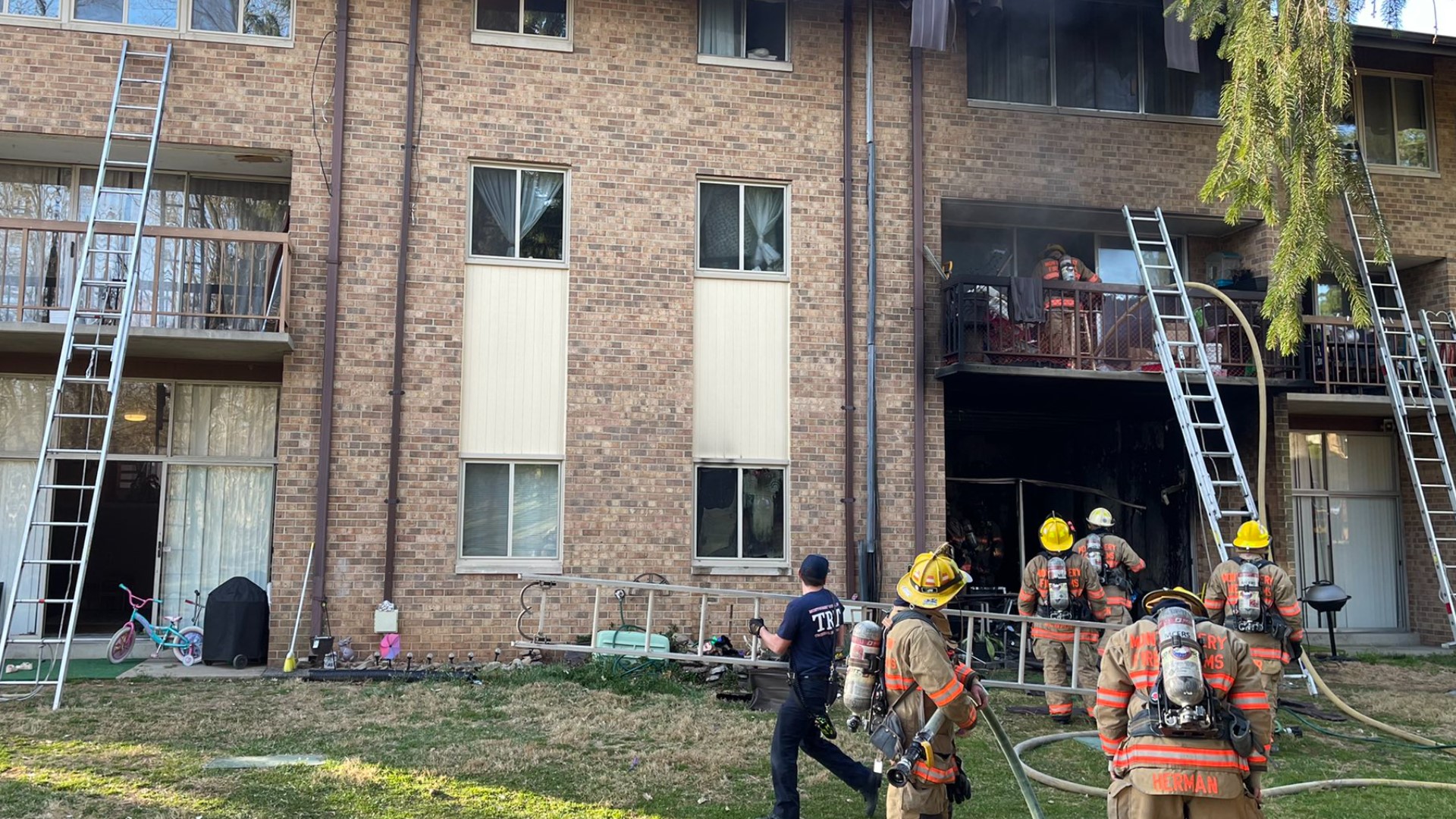Montgomery County apartment building fire displaces 17 people | wusa9.com
