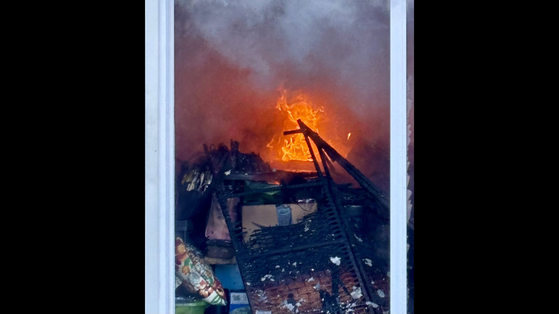 Fire leaves two people without homes, cats dead | wusa9.com
